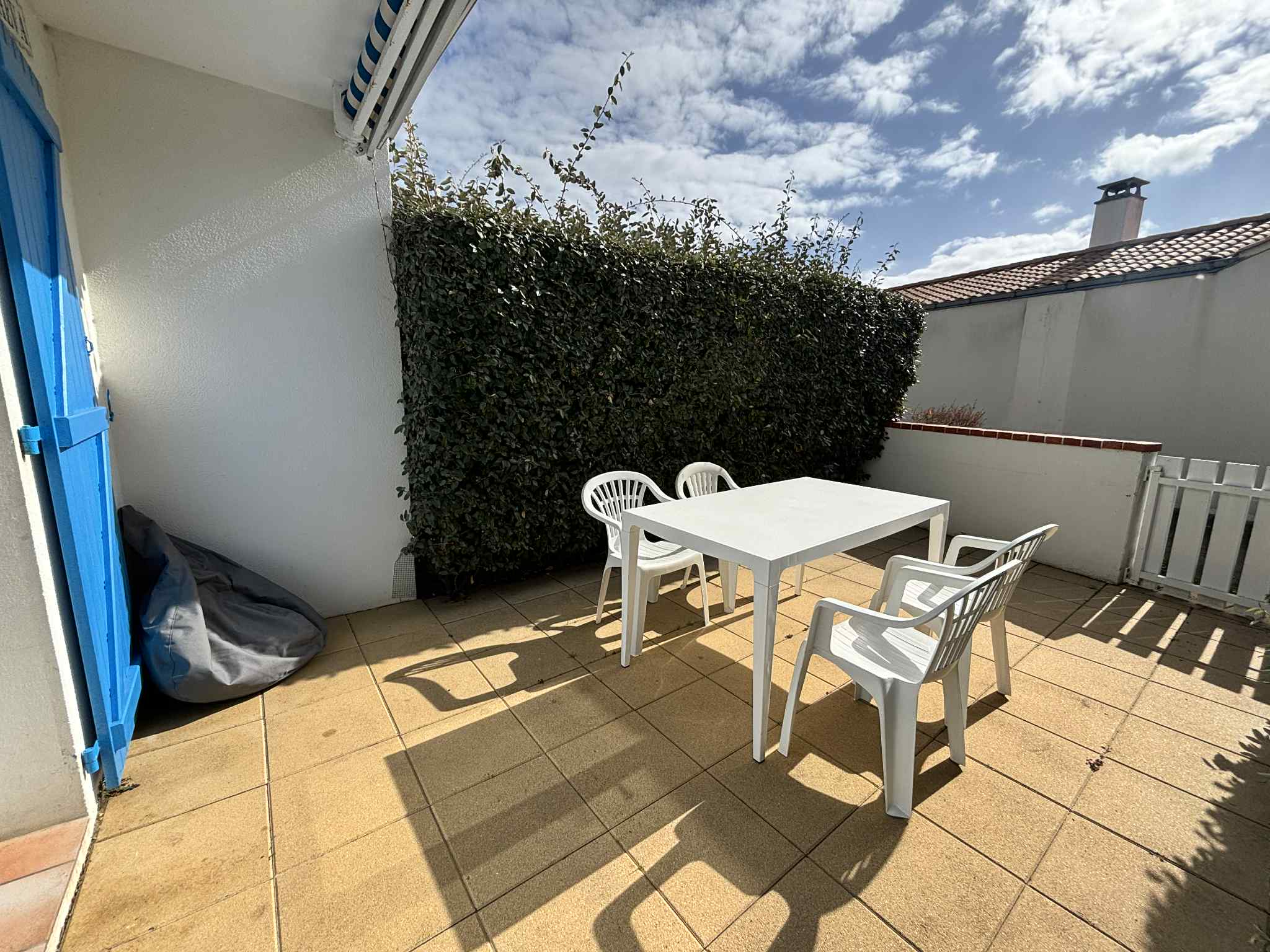 Appartement au rez de chaussée d'une résidence à 100 m de la mer